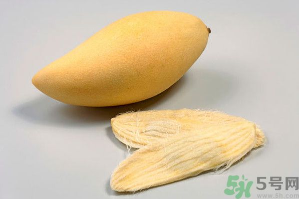 香瓜和芒果能一起吃嗎？香瓜和芒果一起吃肚子疼怎么回事
