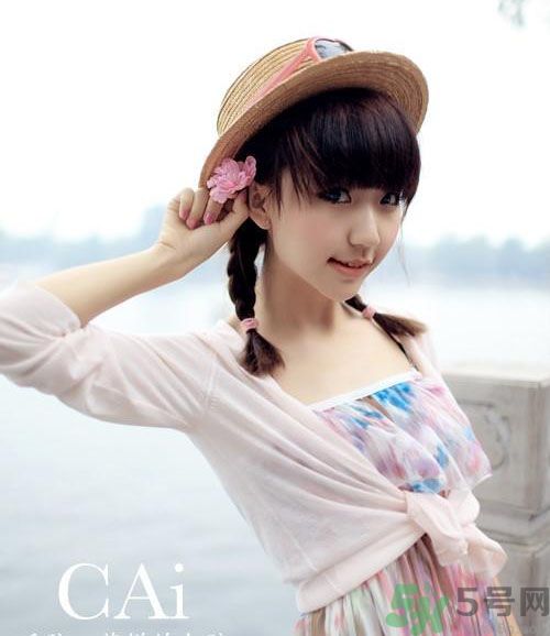 胸小的女生怎么穿衣服好看？胸小的女生怎么穿衣顯得胸大？