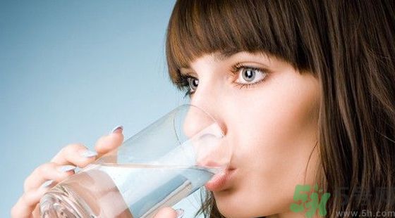 喝水能防腎結(jié)石嗎？喝水怎么預(yù)防腎結(jié)石？