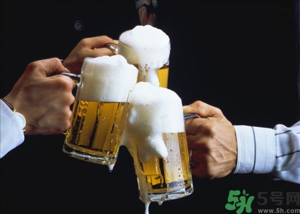 喝酒怎樣才能不傷身？飲酒要注意些什么？