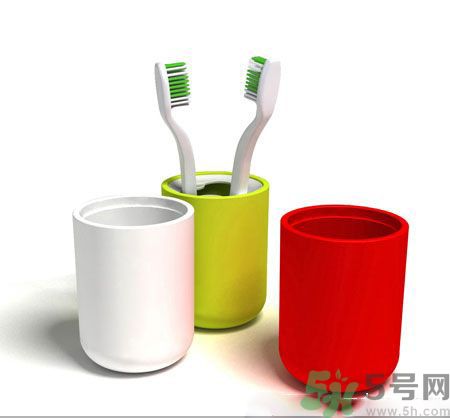牙齦出血要換牙刷嗎？牙刷多久換一次好？