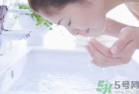 洗臉用冷水還是熱水好？用冷水洗臉好不好？