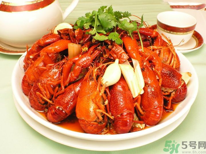 吃海鮮能喝啤酒嗎？吃海鮮為什么不能喝啤酒？