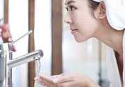 洗臉用冷水還是熱水好？用冷水洗臉好不好？
