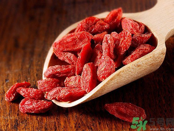 枸杞可以長(zhǎng)時(shí)間燉煮嗎？枸杞有什么功效？