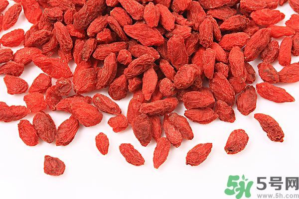 枸杞可以長(zhǎng)時(shí)間燉煮嗎？枸杞有什么功效？