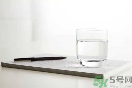 白開水隔幾天還能喝嗎？喝白開水要注意什么？