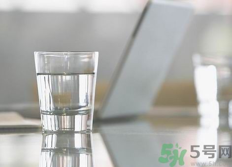 白開水隔幾天還能喝嗎？喝白開水要注意什么？