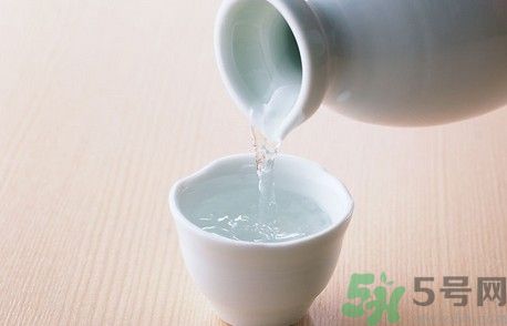 白酒能代替料酒做菜嗎？白酒可以用來做菜嗎？