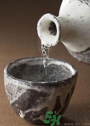 白酒能代替料酒做菜嗎？白酒可以用來做菜嗎？
