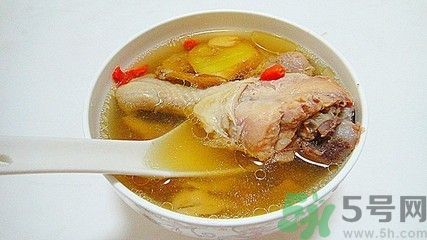 燉雞湯用冷水還是熱水？雞湯用冷水可以嗎？