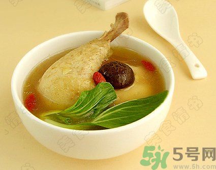 燉雞湯怎么去腥？燉雞湯很腥要怎做才好？