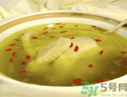 燉雞湯怎么去腥？燉雞湯很腥要怎做才好？