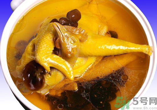 燉雞湯怎么去腥？燉雞湯很腥要怎做才好？