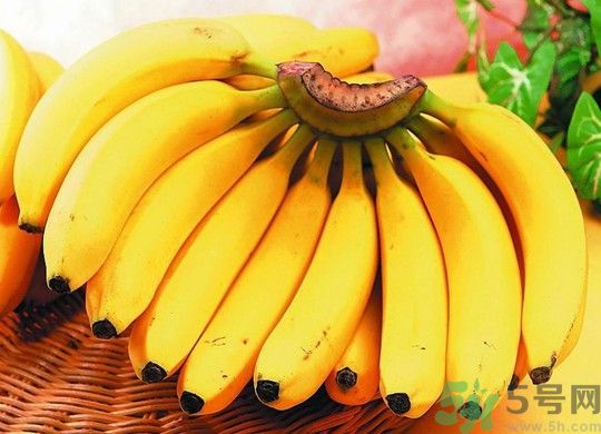 香蕉中間發(fā)黑可以吃嗎？香蕉中間發(fā)黑吃了會(huì)怎么樣？