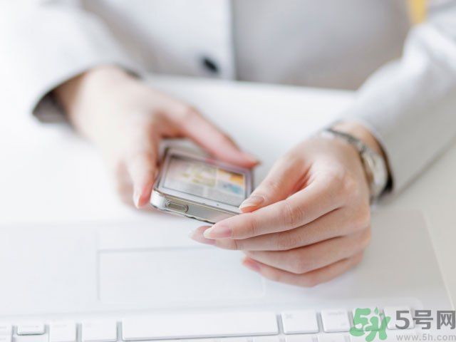 低頭族會(huì)造成哪些肌膚問題？低頭族要注意什么？