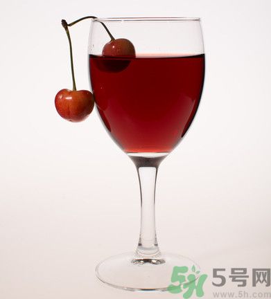櫻桃泡酒能治療痛風(fēng)嗎？櫻桃泡酒能喝嗎？