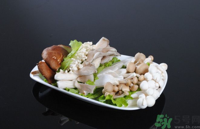 蘑菇能生吃嗎？蘑菇生吃會(huì)中毒嗎？