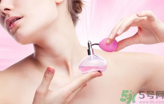 香水會(huì)導(dǎo)致不孕嗎？使用香水要注意什么？