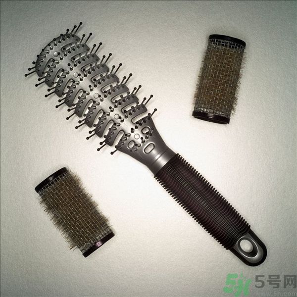 長卷發(fā)應(yīng)該用什么梳子梳頭發(fā)？卷發(fā)用什么梳子最好？