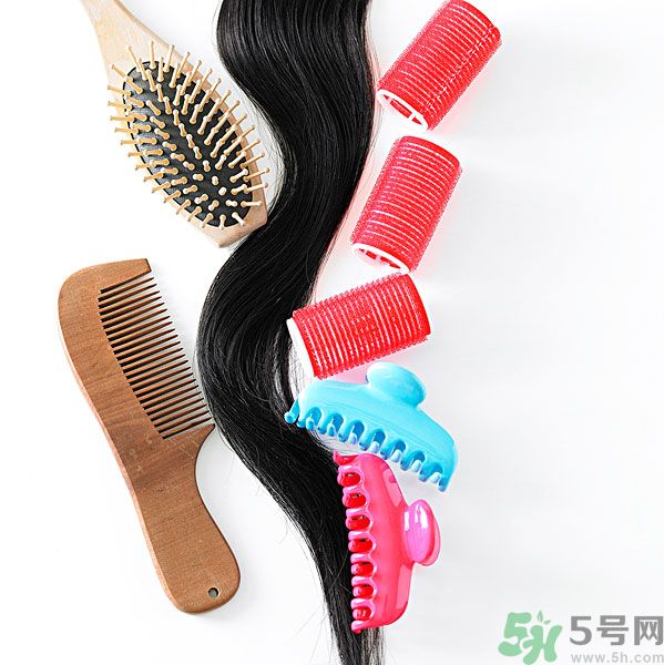 長卷發(fā)應(yīng)該用什么梳子梳頭發(fā)？卷發(fā)用什么梳子最好？