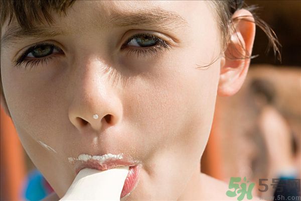 運動后能吃冰淇淋嗎？晚上運動后吃冰淇淋會胖嗎？
