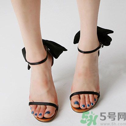 腳心長水泡是怎么回事？腳心長水泡怎么辦？