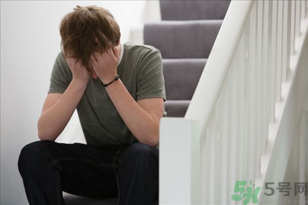 一生氣就流眼淚是怎么回事？生氣流淚怎么辦？