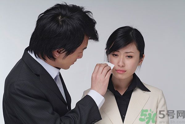 一生氣就流眼淚是怎么回事？生氣流淚怎么辦？