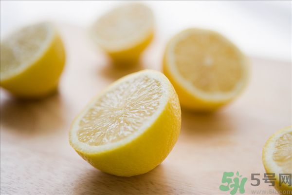 檸檬汁蛋清面粉做面膜能祛斑嗎？檸檬汁蛋清面粉能做面膜嗎？