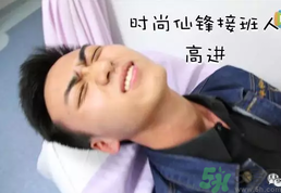 大一男生哭著打電話給媽媽是怎么回事？