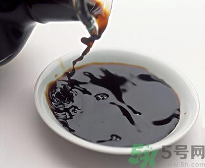 炒菜用白醋還是米醋好？白醋可以用來炒菜嗎？
