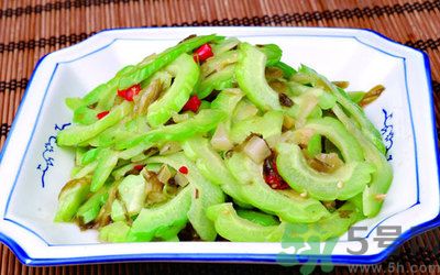 吃苦瓜需要焯水嗎？吃苦瓜焯水要多長(zhǎng)時(shí)間？
