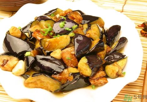 如何炒茄子不變色呢？怎么炒茄子才能不變色？