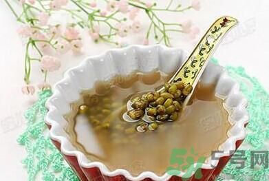 菊花晶能喝綠豆湯一起喝嗎？菊花晶和綠豆湯可以一起喝嗎？