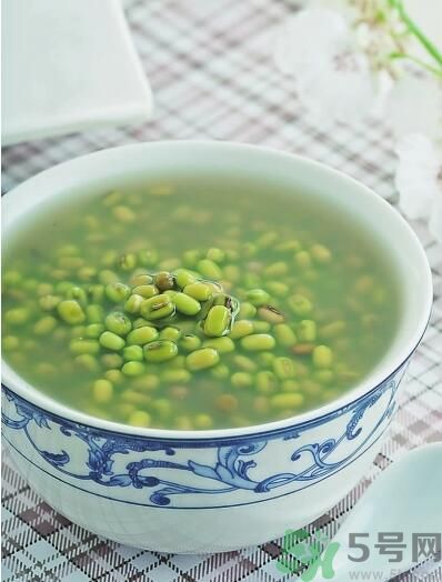 菊花晶能喝綠豆湯一起喝嗎？菊花晶和綠豆湯可以一起喝嗎？
