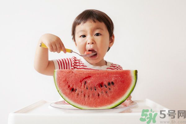 西瓜放冰箱可以放幾天？西瓜放冰箱隔夜能吃嗎？