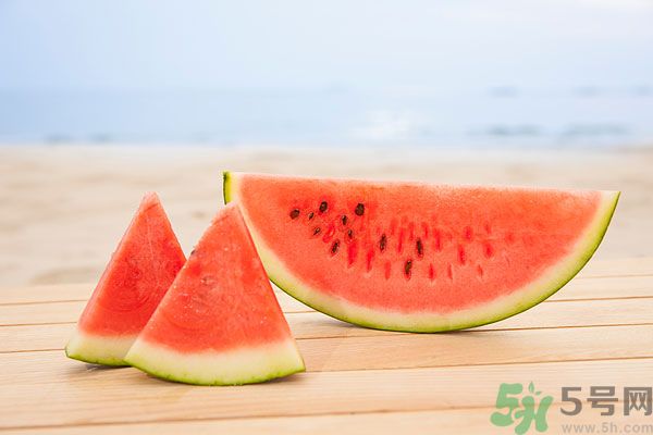 衣服上的西瓜汁怎么洗掉？怎么洗掉西瓜汁？