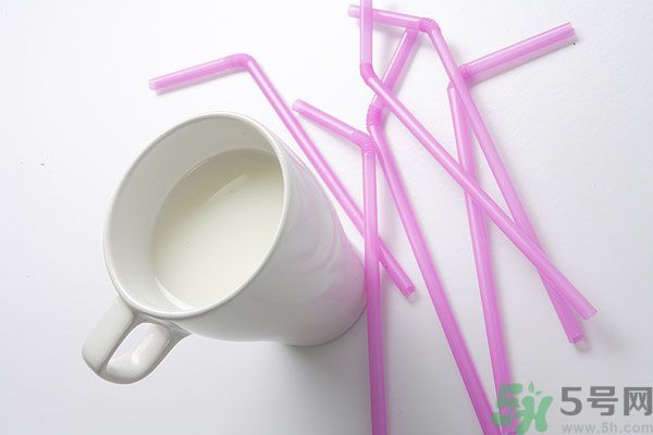 夏天運(yùn)動后吃西瓜好嗎？夏天運(yùn)動后喝什么解暑？