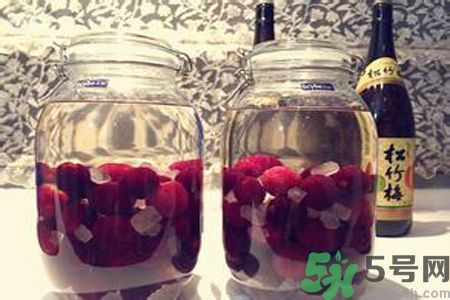楊梅酒要泡多久？楊梅酒的保質(zhì)期是多久？