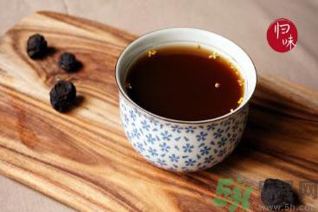 酸梅膏加多少水好？酸梅膏用熱水還是冷水沖？