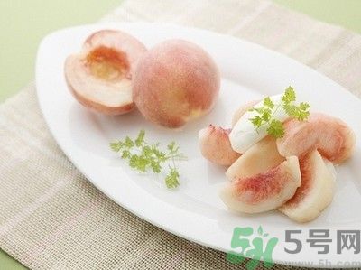吃桃子臉上癢是怎么回事？吃桃子臉上癢怎么辦？