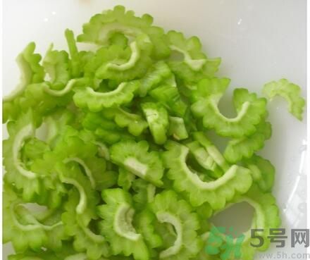 苦瓜和皮蛋一起吃能降火嗎？苦瓜能和皮蛋一起吃嗎？