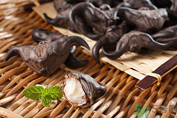 菱角汁染色怎么辦？菱角汁怎么洗掉？