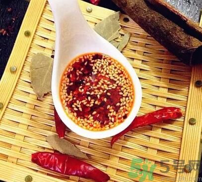 夏天辣椒油要放冰箱嗎？辣椒油可以放冰箱嗎？