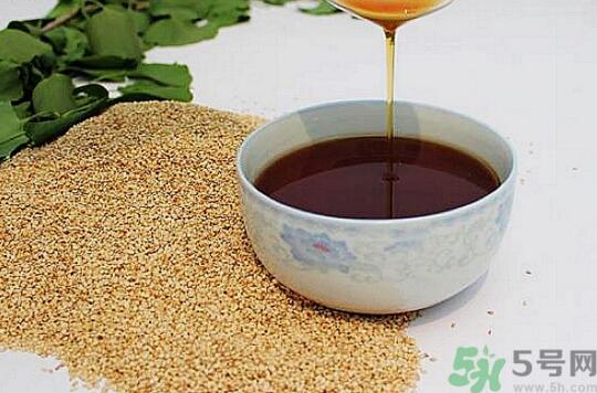 夏天小磨油要不要放冰箱？小磨油可不可以放冰箱？