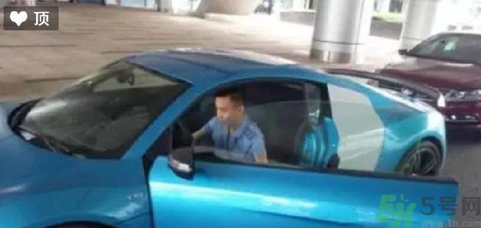 開蘭博基尼上下班的人是誰？開蘭博基尼上下班開的是哪輛公交車？