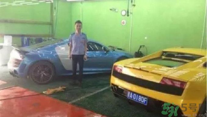 開蘭博基尼上下班的人是誰？開蘭博基尼上下班開的是哪輛公交車？