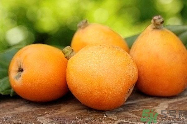 枇杷能跟百合一起煮嗎？ 枇杷能和銀耳一起煮嗎？