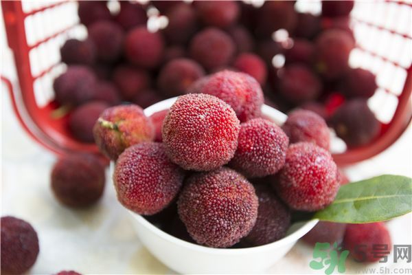 吃楊梅過(guò)敏怎么辦？楊梅過(guò)敏癥狀有哪些？